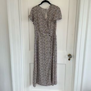 Floral faux wrap w/elastic waist, side tie, keyhole back, flounce sleeve SZ M